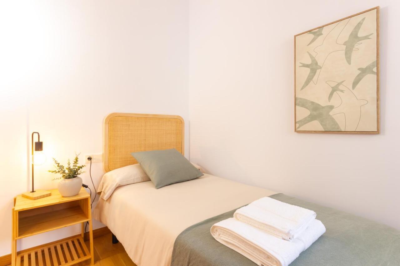 Appartamento Elegante Duplex En Terrassa, Barcelona Esterno foto